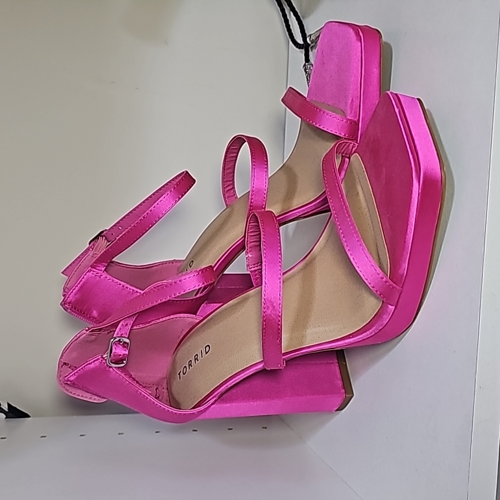Torrid hot pink sandal